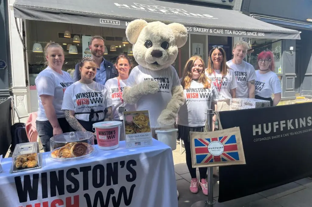 Huffkins-corporate-supporters-trust-and-grants Group image of Winston's Wish and Huffkins in branded t-shirts outside of the bakery