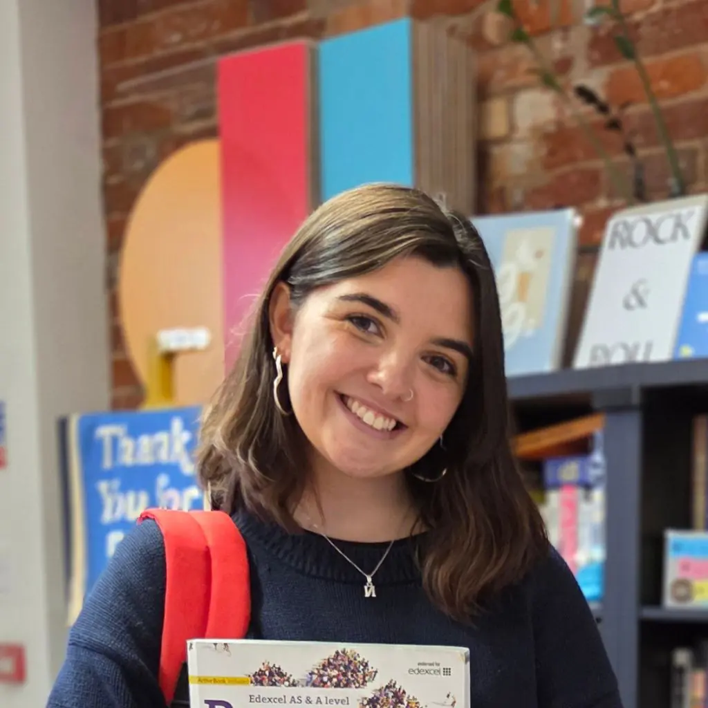 Headshot photo of Nell